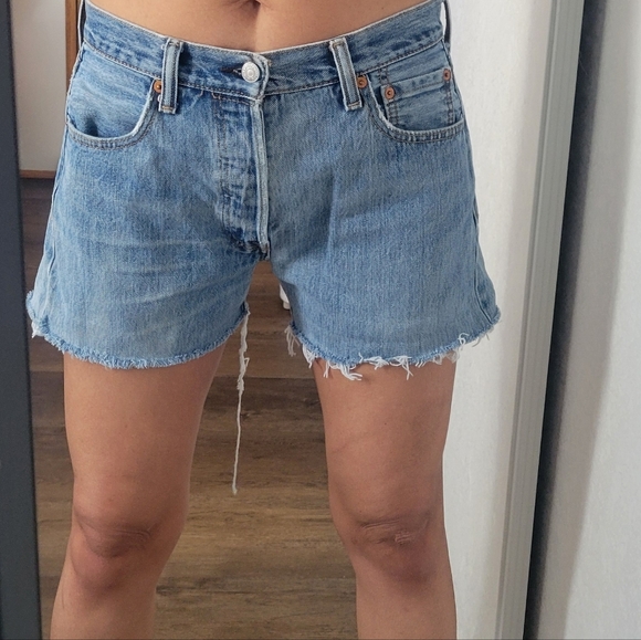 Levi's 501 Shorts - Picture 1 of 16